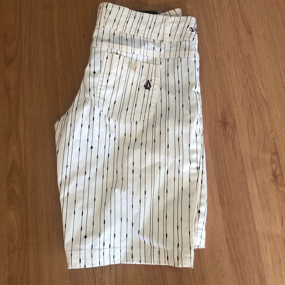 Volcom shorts size 5 classy